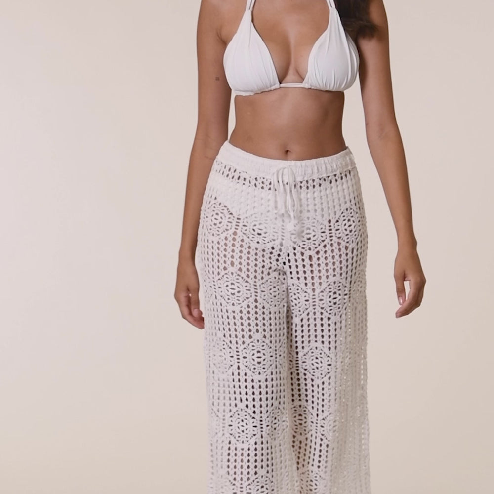 
                  
                    Load and play video in Gallery viewer, Model is wearing the Waverly Covers Cropped Pants in white.
                  
                